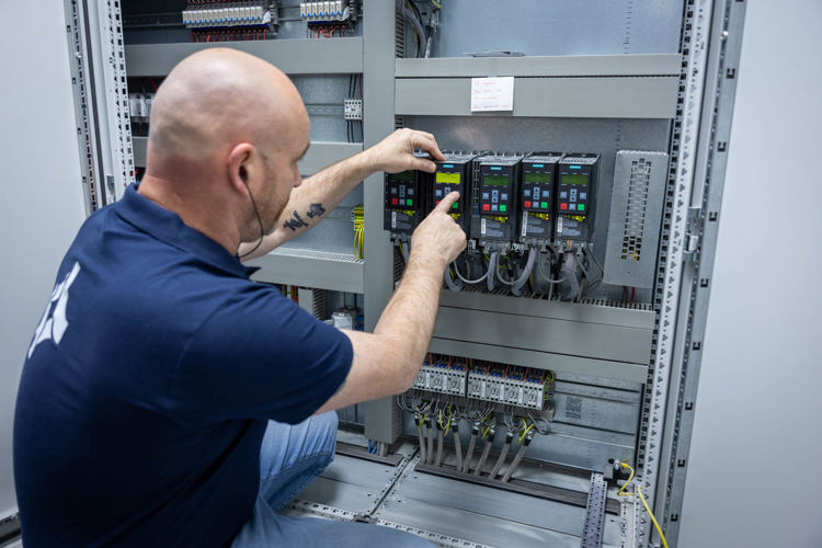 Elektrotechniek en software in één hand
